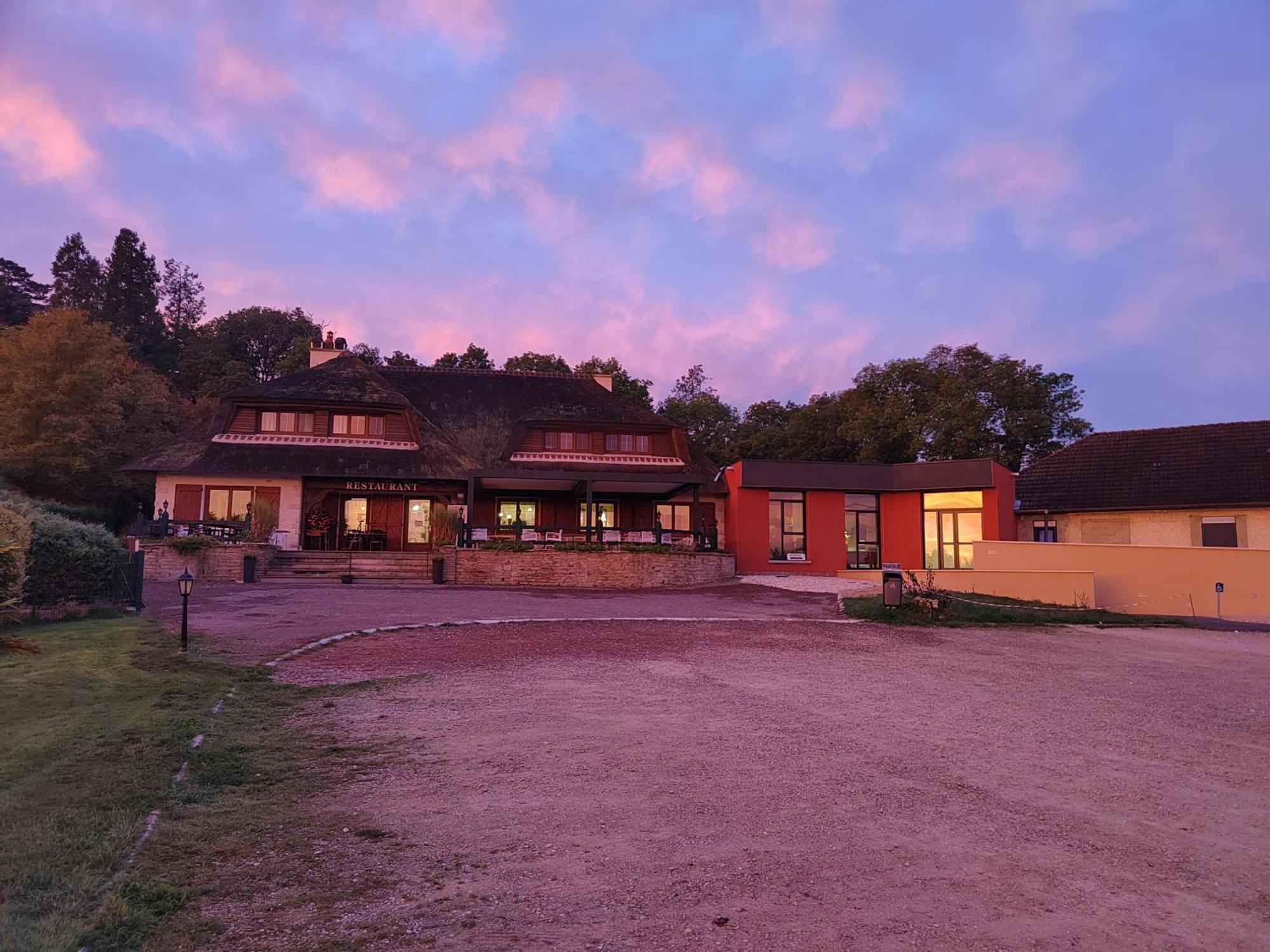 Relais Saint Michel Otel Villegusien-le-Lac Dış mekan fotoğraf